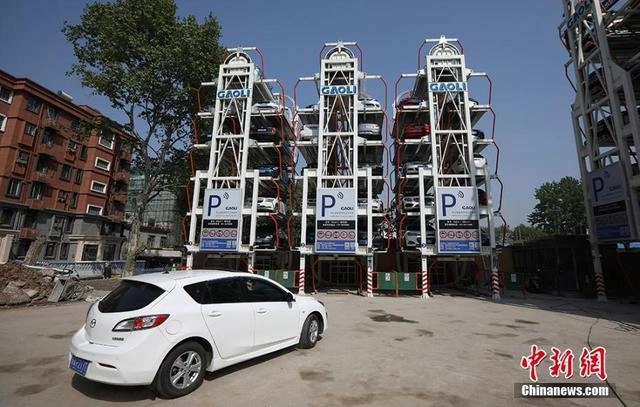 中新网报道：“摩天轮”立体车库亮相南京雨花台区 解决老旧小区停车难